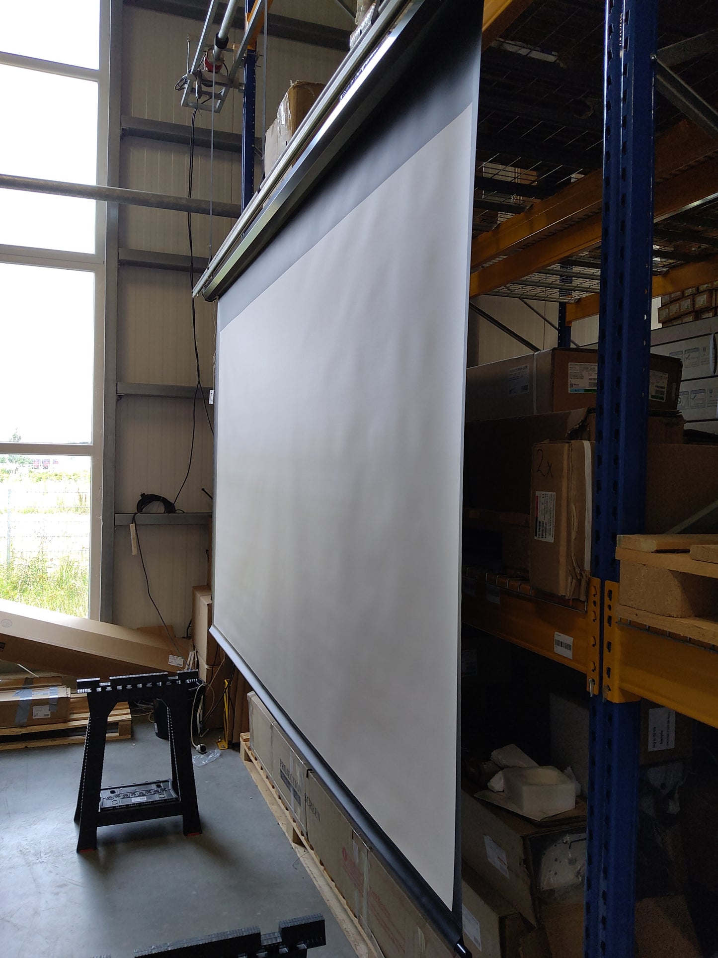 Gebruikt - Zeer goed // VMAX - Zwart / 16:9 / 135" (299x168 / Top-Drop 20 cm) // B-VMAX135UWH2-243H00563