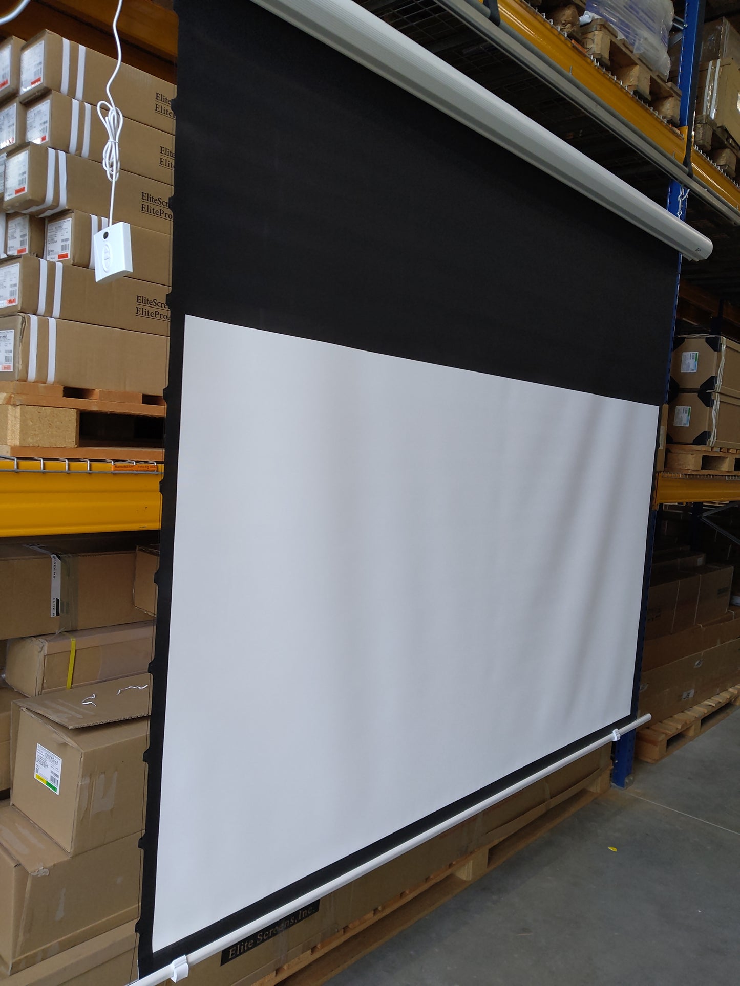 Used - Acceptable // SAKER TAB TENSION - AcousticPro-UHD Standard-Throw projectors/ White / 16:9/16:9/100" (222x125 - Top-Drop 60cm) / B-SKT100XH-E24-AUHD-247H00892