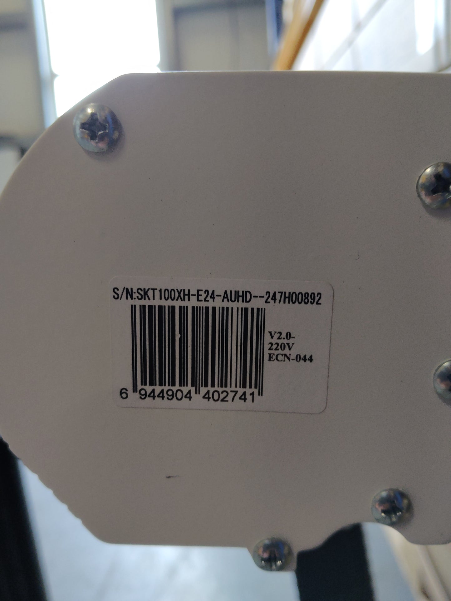 Used - Acceptable // SAKER TAB TENSION - AcousticPro-UHD Standard-Throw projectors/ White / 16:9/16:9/100" (222x125 - Top-Drop 60cm) / B-SKT100XH-E24-AUHD-247H00892