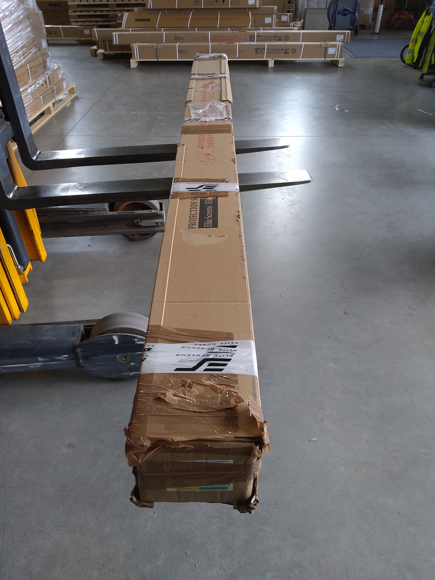 Gebruikt - Als nieuw // DAYWALKER DW3 TAB TENSION - CineGrey 4D (ALR) / 16:9 / 110" (244x137 / Top-Drop 30cm) // B-DWN120XHD3-E12 -252H02667