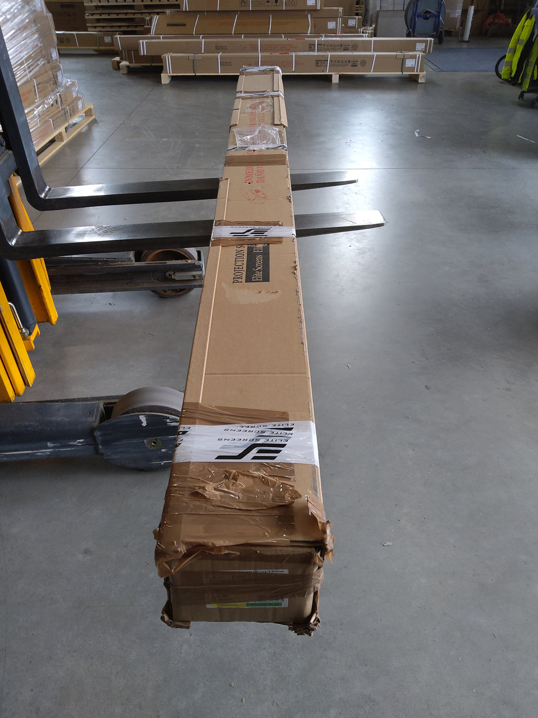 Gebruikt - Als nieuw // DAYWALKER DW3 TAB TENSION - CineGrey 4D (ALR) / 16:9 / 110" (244x137 / Top-Drop 30cm) // B-DWN120XHD3-E12 -252H02667