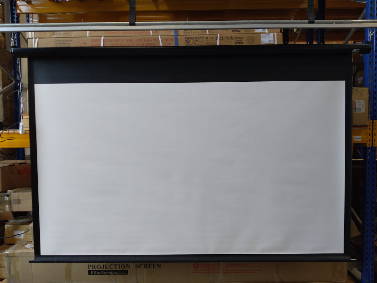 Gebruikt - Goed // SPECTRUM - Zwart / MaxWhite/16:9/110" (244x137 / Top-Drop 20cm- MaxWhite Geschikt voor: Standaard projectoren// B-Electric110H -251H01285