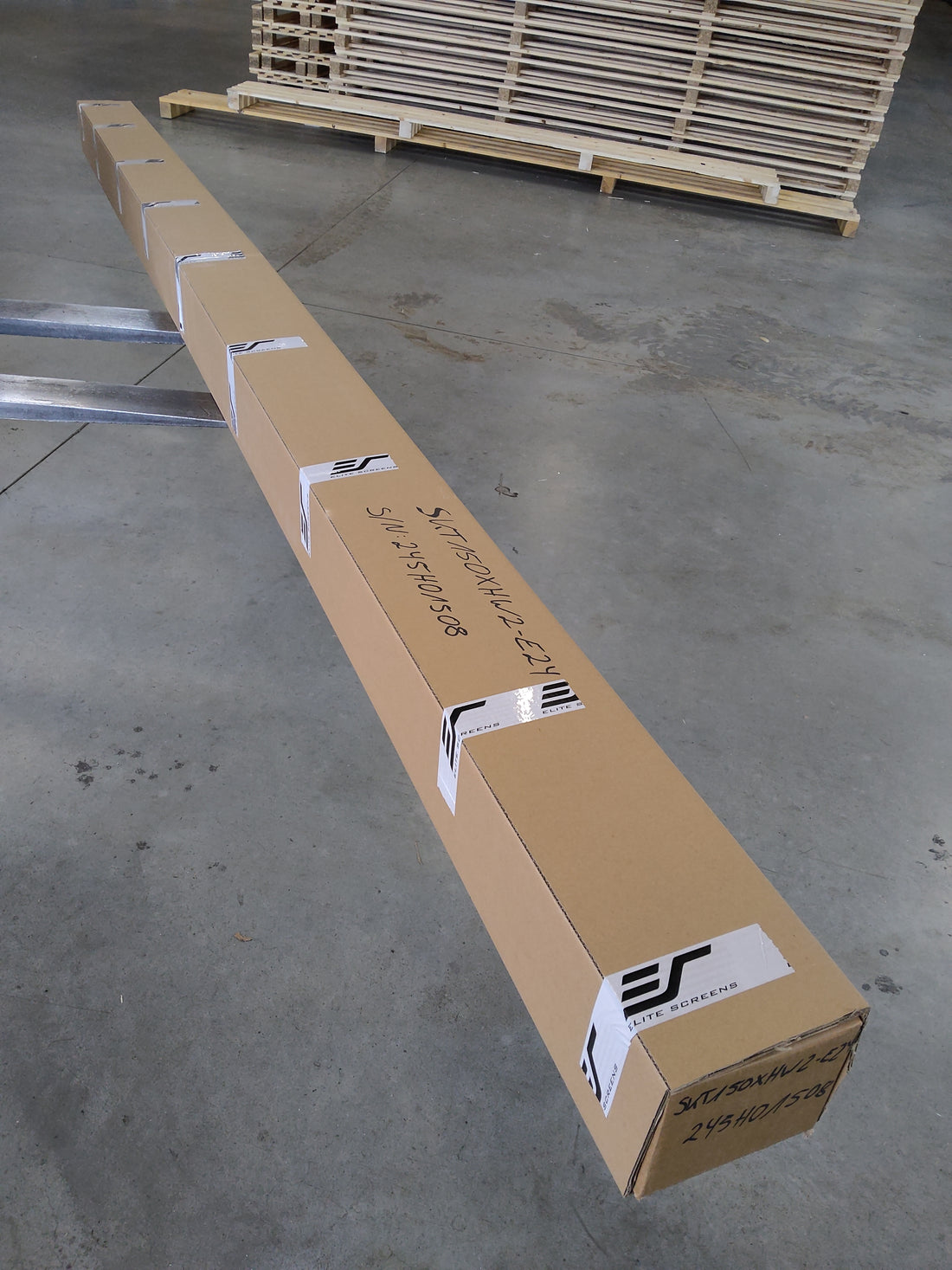 Used - Acceptable - SAKER TAB TENSION - MaxWhite FG / White / 16:9/150" (332x187 - Top-Drop 60cm) / B-SKT150XHW2-E24 S/N:245H01508