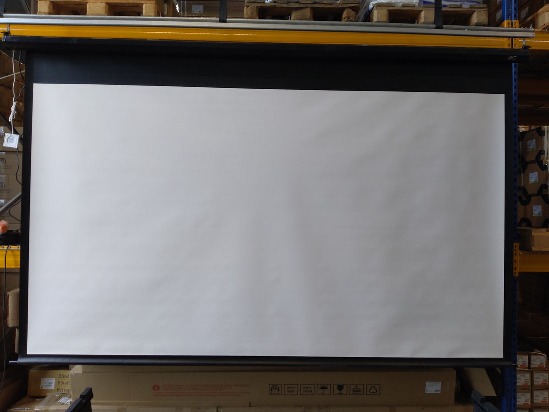 Gebruikt - Zeer goed // VMAX - Zwart / 16:9 / 135" (299x168 / Top-Drop 20 cm)  // B-VMAX135UWH2-243H00563