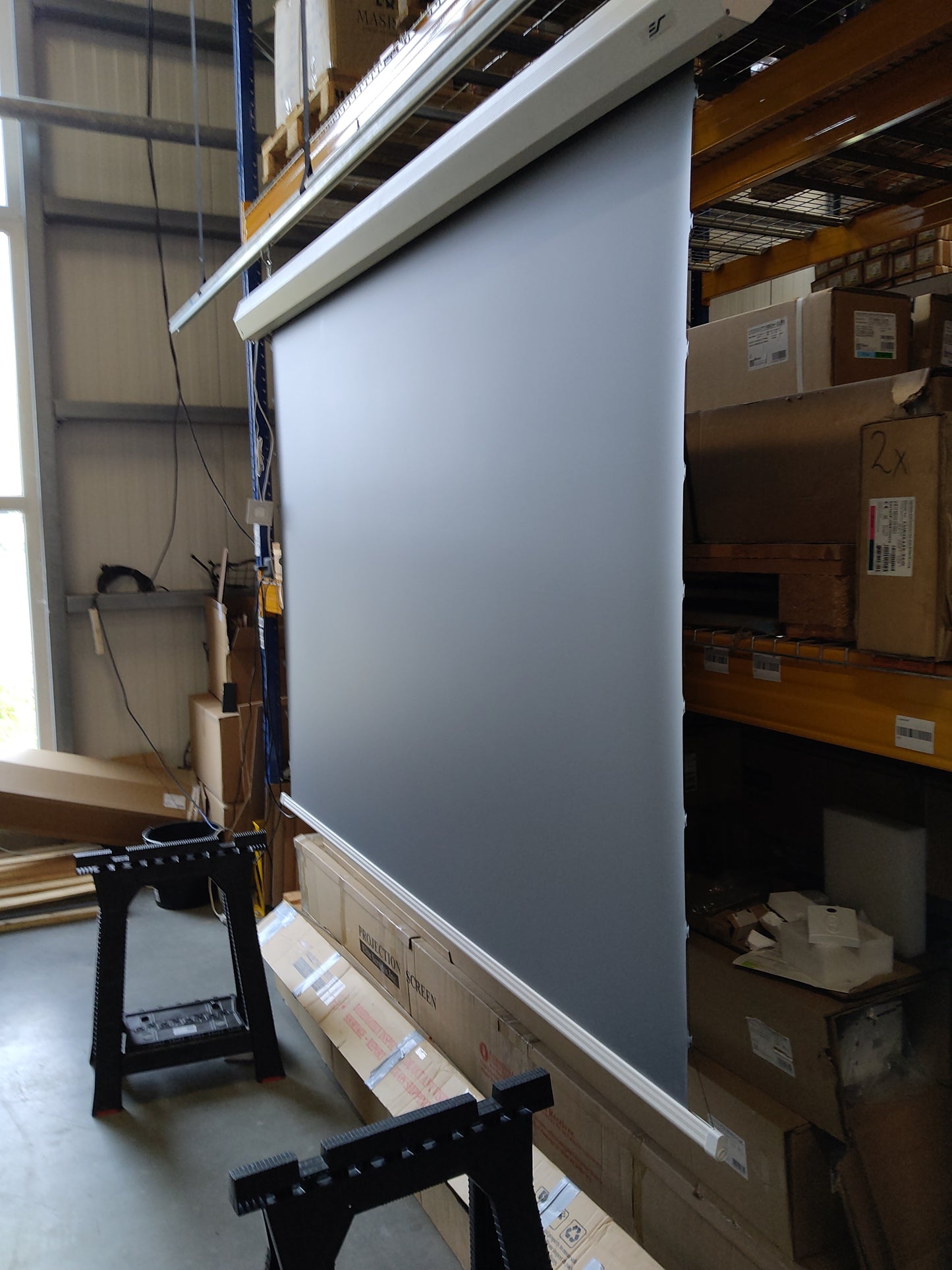 Gebruikt -  Zo goed als nieuw // DAYWALKER DW3 TAB TENSION - CineGrey 4D (ALR) / 16:9 / 92" (203x115 / Top-Drop 30 cm)// B-DWN92XHTD3-E12-24CH00656