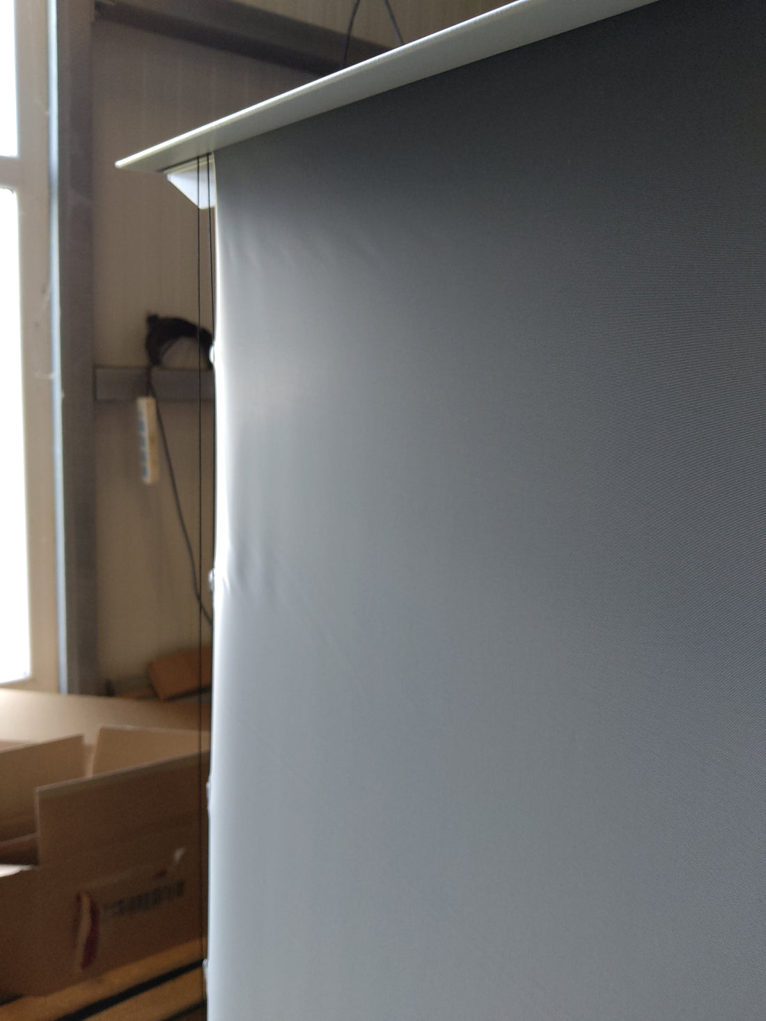 Gebruikt - Zo goed als nieuw// KESTREL  FLOOR-UP 5  - CLR5 / 16:9 / 101" (224x126 cm) geschikt voor: Ultra-Short-Throw (UST) projector // B-FTE101XH2-CLR5-B8-252H01388